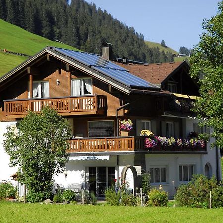 Walliser Stube Aparthotel Mittelberg Exteriör bild