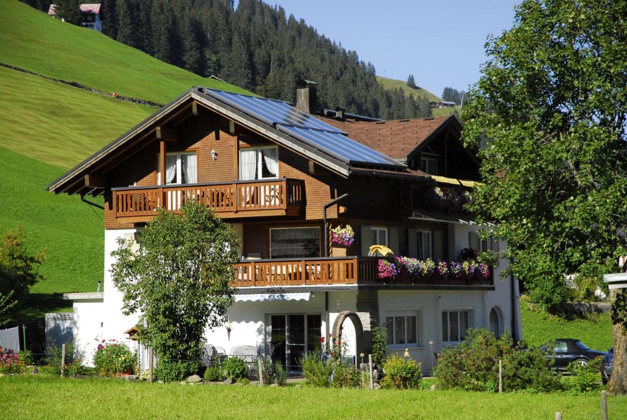 Walliser Stube Aparthotel Mittelberg Exteriör bild