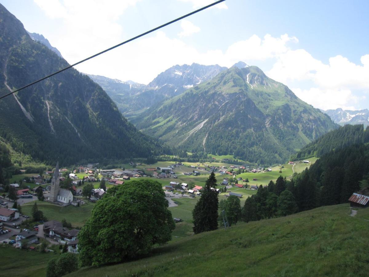 Walliser Stube Aparthotel Mittelberg Exteriör bild